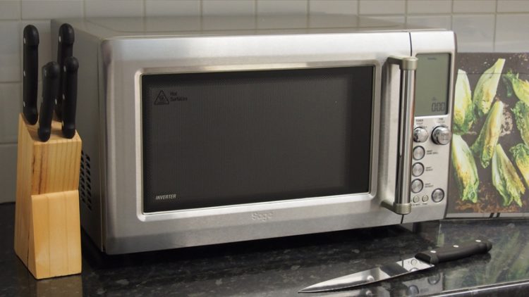 Eten-uit-de-magnetron-ongezond?